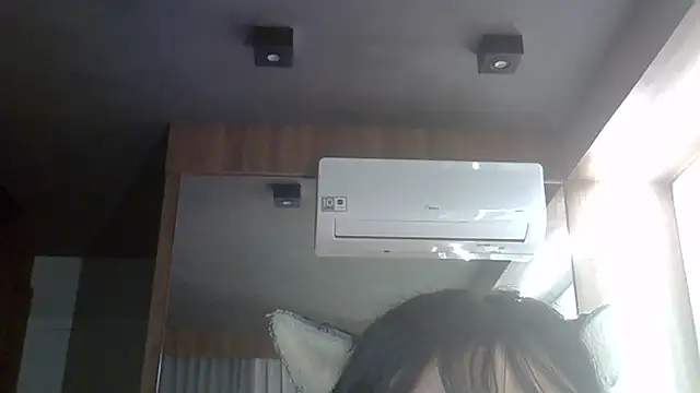 SkinnyKitten live XXX chat