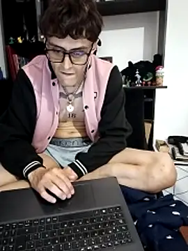 AoA-BoyStudent élő XXX-chatje