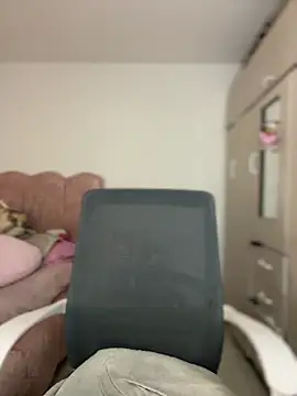 Emmily_19 Live XXX-Chat