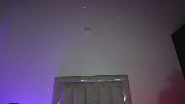 دردشة little-Emma الجنسية المباشرة