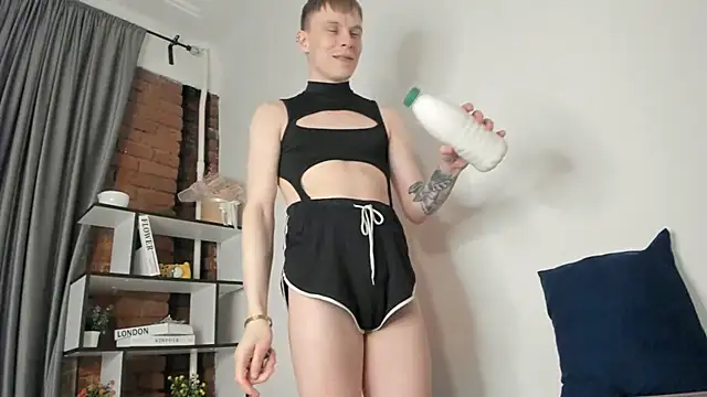 TwinkWhite: вебкам-шоу