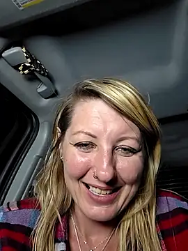 SheIsSomething's Webcam Show