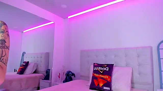 Vanessa_cruz_18 Show in webcam