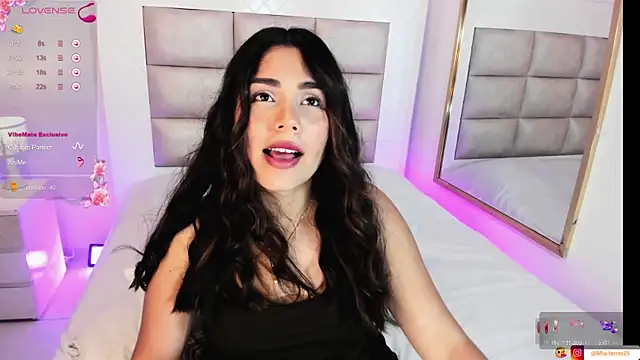 Goddess_mia2's Live XXX Chat