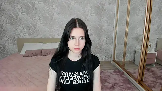 VioletHarme Adlı Modelin Canlı XXX Sohbeti