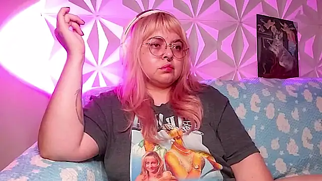 Chatroom XXX en direct de Satyn_doll