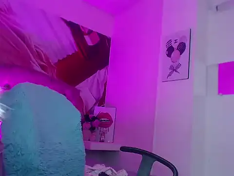 Ailanys_Miller Show in webcam