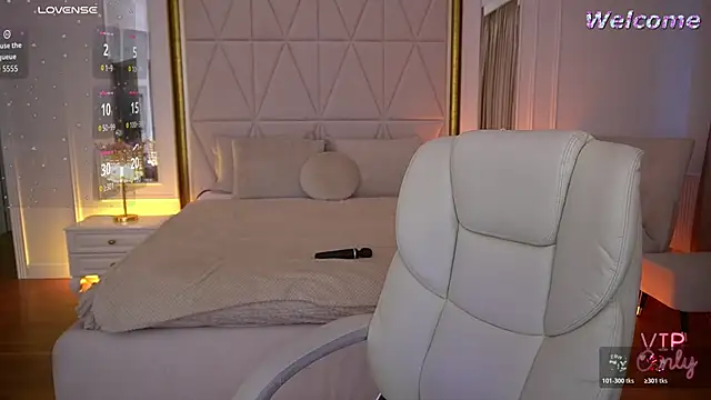 EllaGoldenn Live XXX-Chat