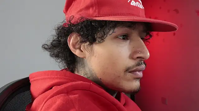 trieone 在線直播表演