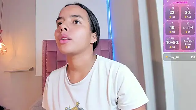 Chat +18 de Roxy_Stonee ao vivo