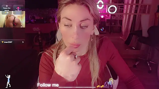 AnnieGOld_ Chat XXX in diretta