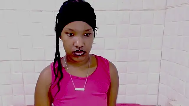 Chatroom XXX en direct de EroticSexyPrada