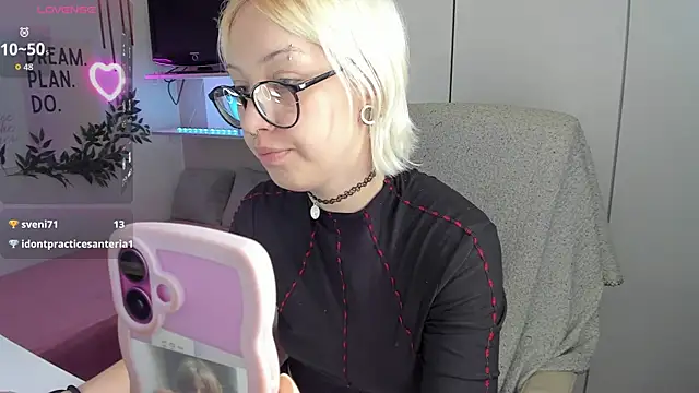 Show modela Neko_Sora na web-kameri