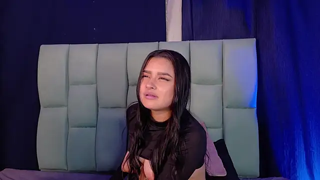 XXX chat uživo modela Emilyy05_