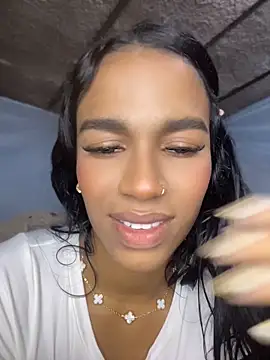 FlorSalvaje_のライブXXXチャット