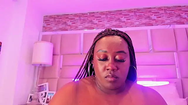 ShaniaBrownn Live XXX-Chat