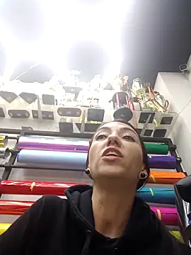 Chat +18 de LunaZambrano ao vivo