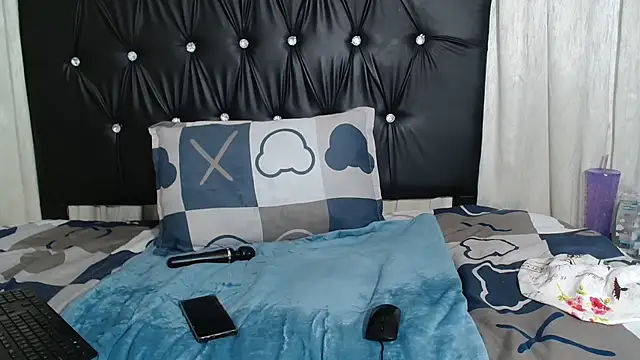 SavageHoneyn Live XXX chat