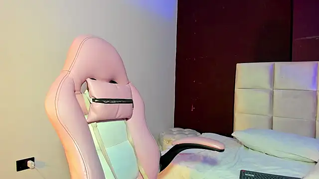 Astrid_leon's Live XXX Chat