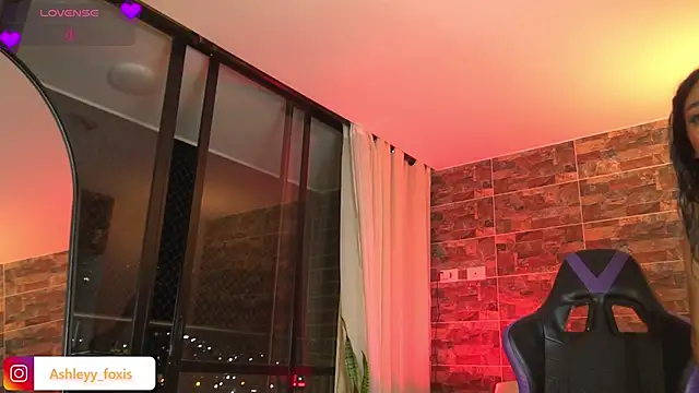 Ashleey_Fox Show in webcam