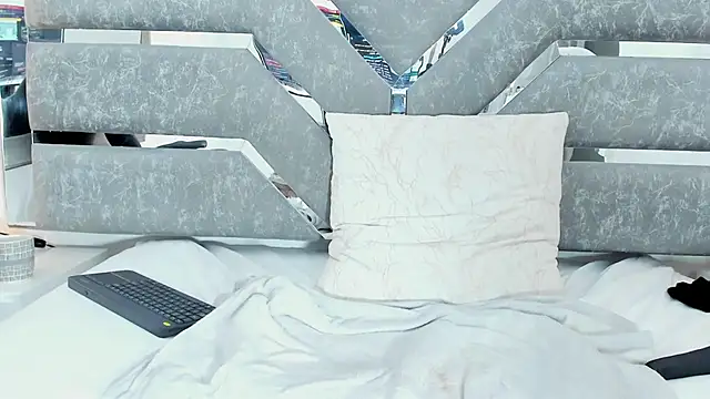 Slut_Milf_ élő XXX-chatje