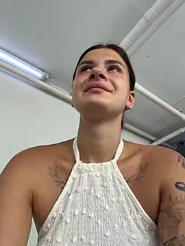 MiraReach Live XXX-Chat