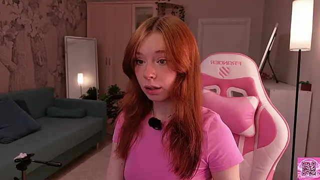 eva_aria Show in webcam