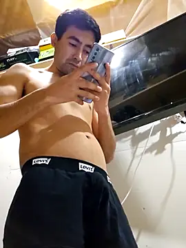 Axeltu77: онлайн-секс-чат