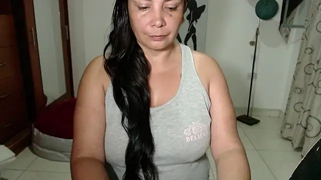 vivian-milf 现场XXX聊天