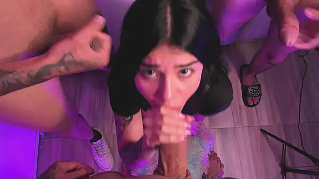 Orgasm_roomm18 Adlı Modelin Canlı XXX Sohbeti