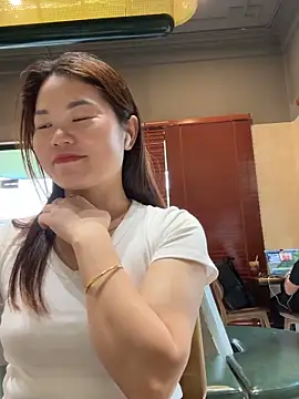 Emily_9xx 现场XXX聊天