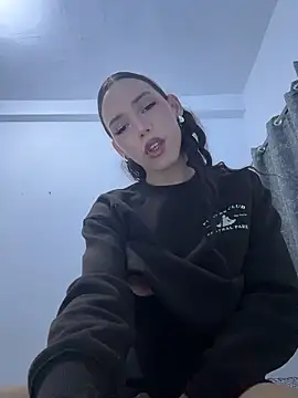 Carlita_cute: διαδικτυακό σόου στην κάμερα