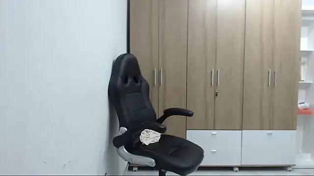 RoxanaLove9 Adlı Modelin Canlı XXX Sohbeti