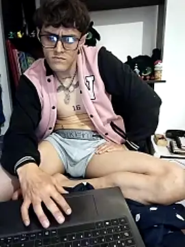 AoA-BoyStudent: вебкам-шоу