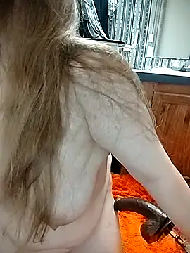 AugustRayn 即時 XXX 聊天