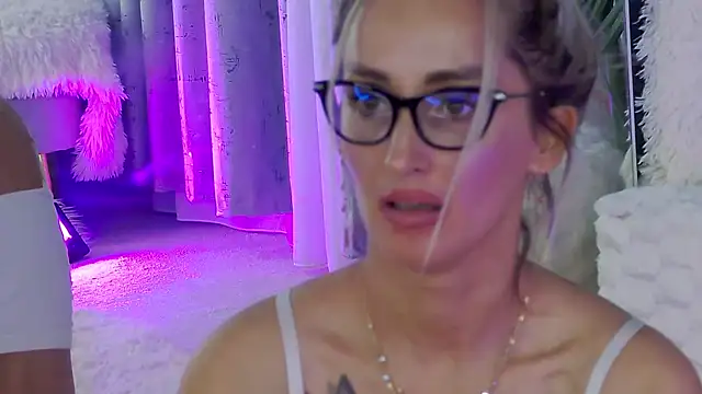 IsabelleEthan Chat XXX in diretta