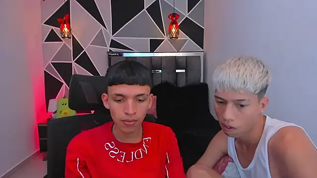 Juan_Nd_Steven's Live XXX Chat