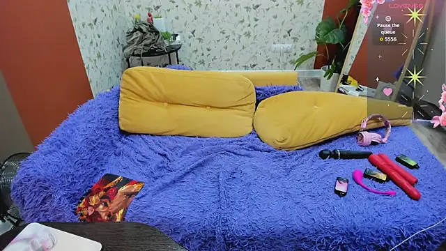 FlirtyMary Show in webcam