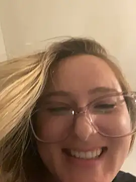 XXX chat uživo modela mamiiiiiiiiiiiiii