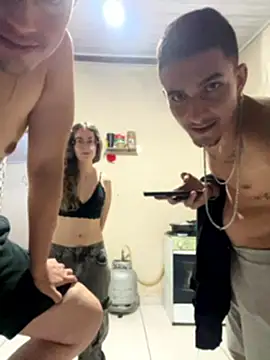 Submgay: διαδικτυακό σόου στην κάμερα