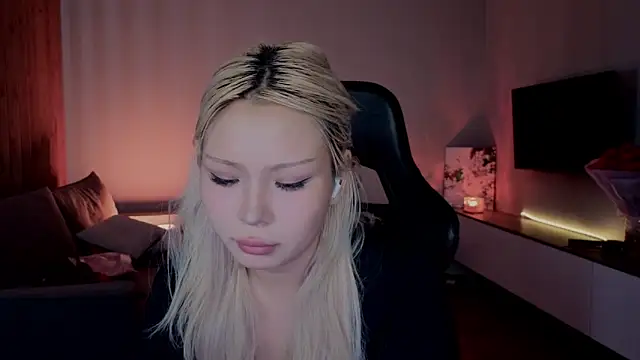 RileyMee: онлайн-секс-чат