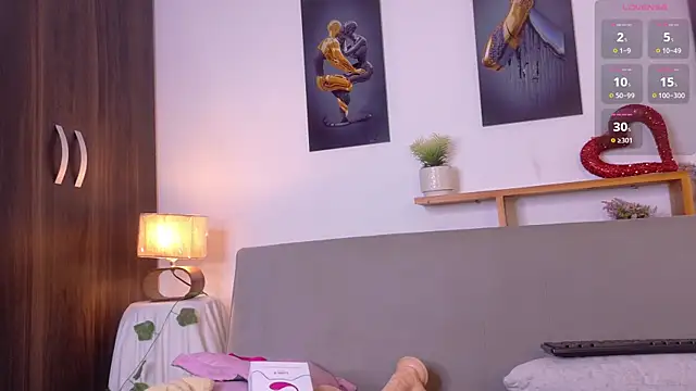 nairagold_'s Live XXX Chat