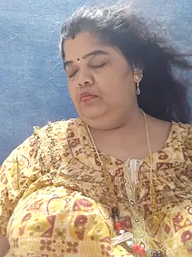 tamilthanushri élő XXX-chatje