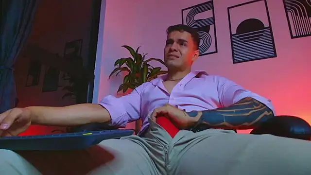 Show de ALPHA_DOMINUS_ na webcam