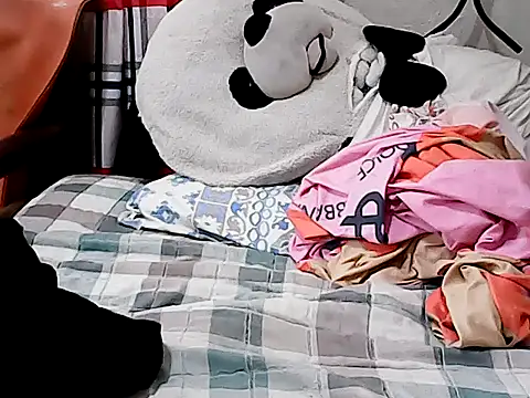 HornyPussie69 live XXX chat