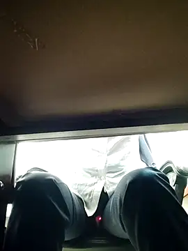 Chat +18 de WHUANUOZANYTO ao vivo