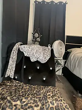 Fifty_Shades_Of_Redd's Live XXX Chat