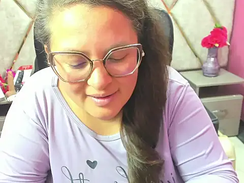 Sarah_Boobs_ Adlı Modelin Canlı XXX Sohbeti