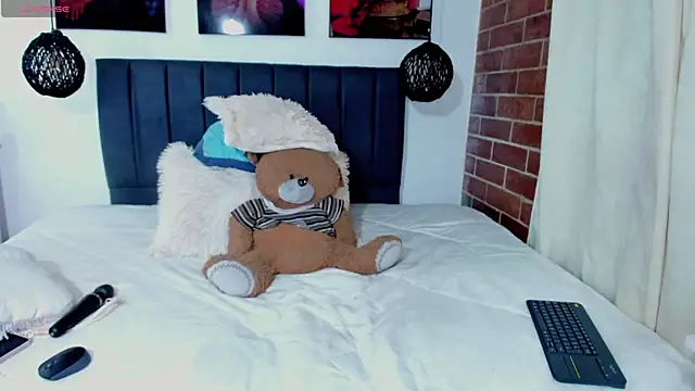 kyliejenner_hot's Live XXX Chat