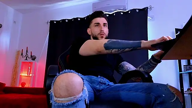 Czat XXX na żywo – MightyAaron66